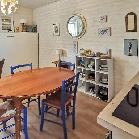 Awesome In Sur With Wifi And 1 Bedrooms * 바츠 쉬르 메르