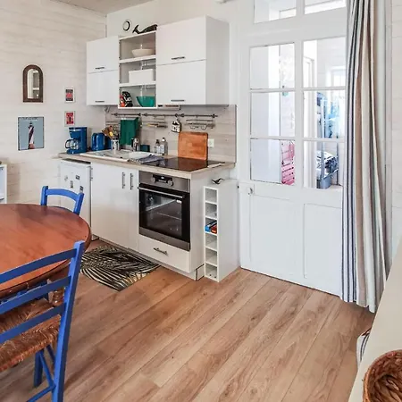 Awesome In Sur With Wifi And 1 Bedrooms 펜션 바츠 쉬르 메르